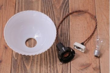 アンティーク雑貨　昭和レトロ　ミルクガラスシェードのアンティークペンダントライト(1)