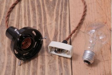 アンティーク雑貨　昭和レトロ　ミルクガラスシェードのアンティークペンダントライト(1)