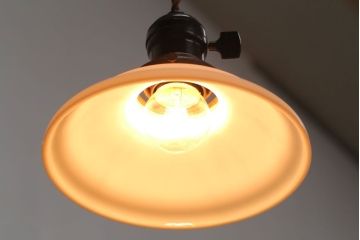 昭和レトロ　ミルクガラスシェードのアンティークペンダントライト(2)