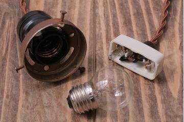 昭和レトロ　ミルクガラスシェードのアンティークペンダントライト(2)
