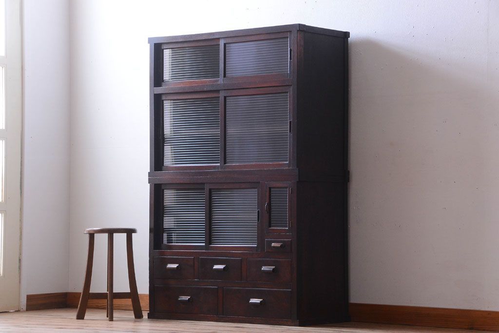 アンティーク家具　和製アンティーク　モールガラス入り!前面欅材の古い収納棚(食器棚)(2)