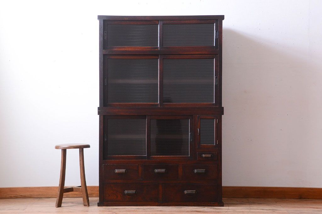 アンティーク家具　和製アンティーク　モールガラス入り!前面欅材の古い収納棚(食器棚)(2)