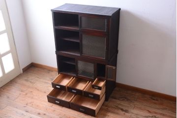 アンティーク家具　和製アンティーク　モールガラス入り!前面欅材の古い収納棚(食器棚)(2)