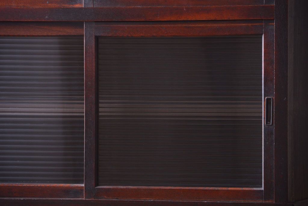 アンティーク家具　和製アンティーク　モールガラス入り!前面欅材の古い収納棚(食器棚)(2)