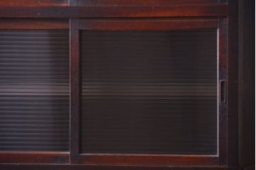 アンティーク家具　和製アンティーク　モールガラス入り!前面欅材の古い収納棚(食器棚)(2)