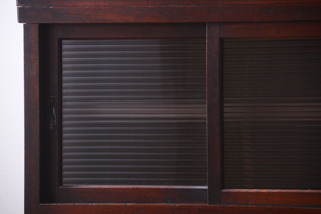 アンティーク家具　和製アンティーク　モールガラス入り!前面欅材の古い収納棚(食器棚)(2)