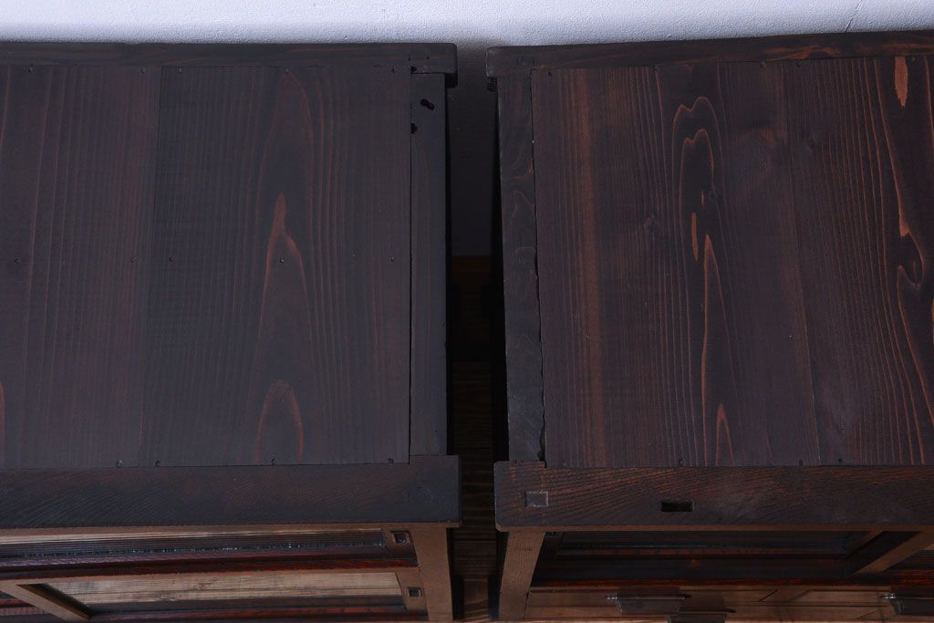 アンティーク家具　和製アンティーク　モールガラス入り!前面欅材の古い収納棚(食器棚)(2)