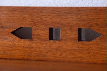 アンティーク雑貨　アンティーク　古い木製のシンプルな本棚(飾り棚)