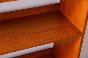 アンティーク雑貨　アンティーク　古い木製のシンプルな本棚(飾り棚)