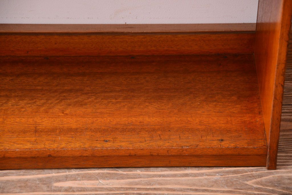 アンティーク雑貨　アンティーク　古い木製のシンプルな本棚(飾り棚)