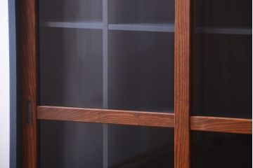 アンティーク家具　アンティーク　ガラス引き戸の脚付きペイントマス目棚