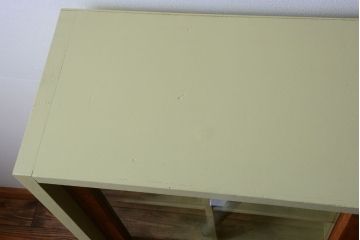 アンティーク家具　アンティーク　ガラス引き戸の脚付きペイントマス目棚(収納棚、飾り棚)(2)