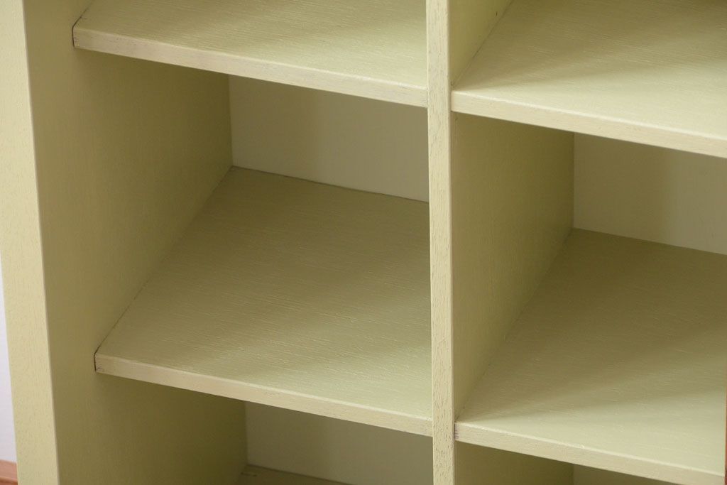 アンティーク家具　アンティーク　ガラス引き戸の脚付きペイントマス目棚(収納棚、飾り棚)(2)