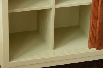 アンティーク家具　アンティーク　ガラス引き戸の脚付きペイントマス目棚(収納棚、飾り棚)(2)