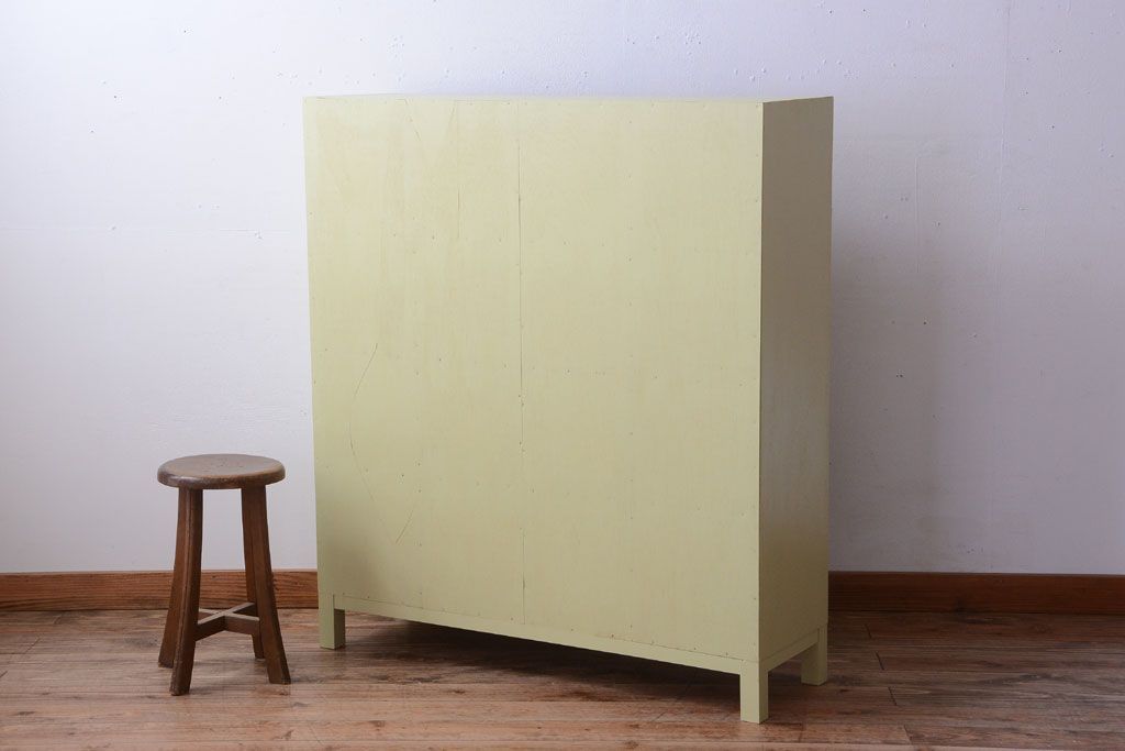 アンティーク家具　アンティーク　ガラス引き戸の脚付きペイントマス目棚(収納棚、飾り棚)(2)