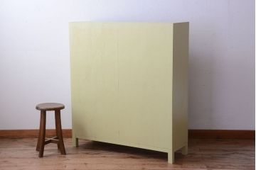 アンティーク家具　アンティーク　ガラス引き戸の脚付きペイントマス目棚(収納棚、飾り棚)(2)