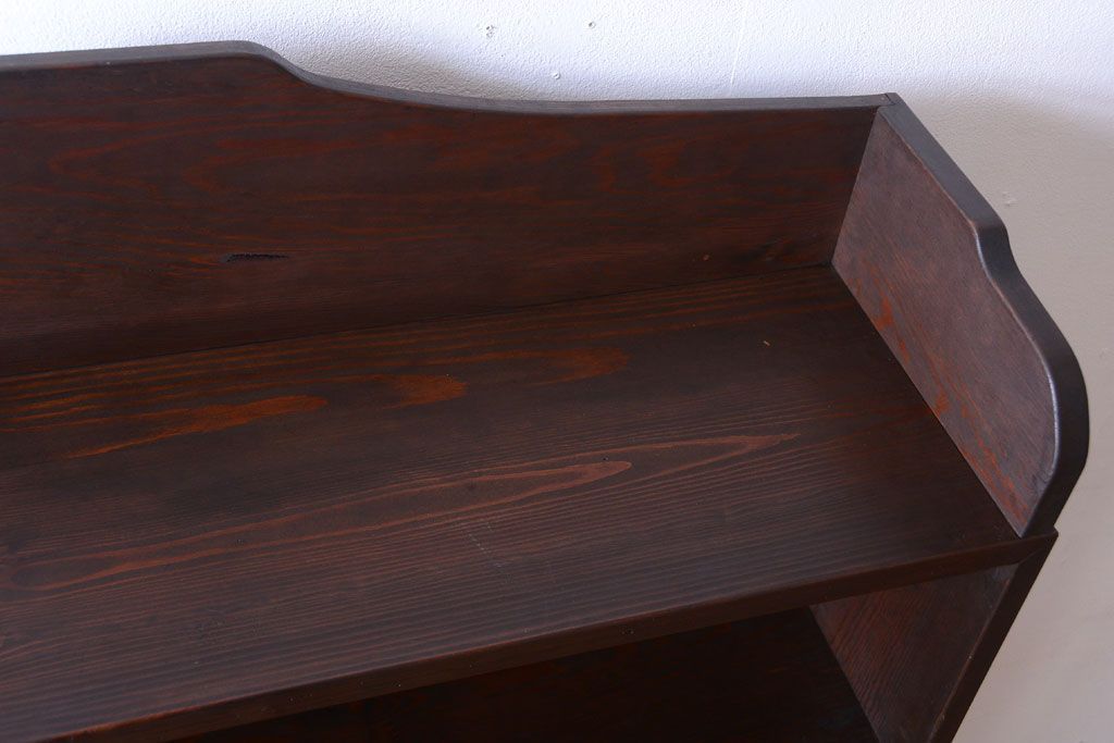 アンティーク家具　和製アンティーク　古い木製の大ぶりな本棚(飾り棚)