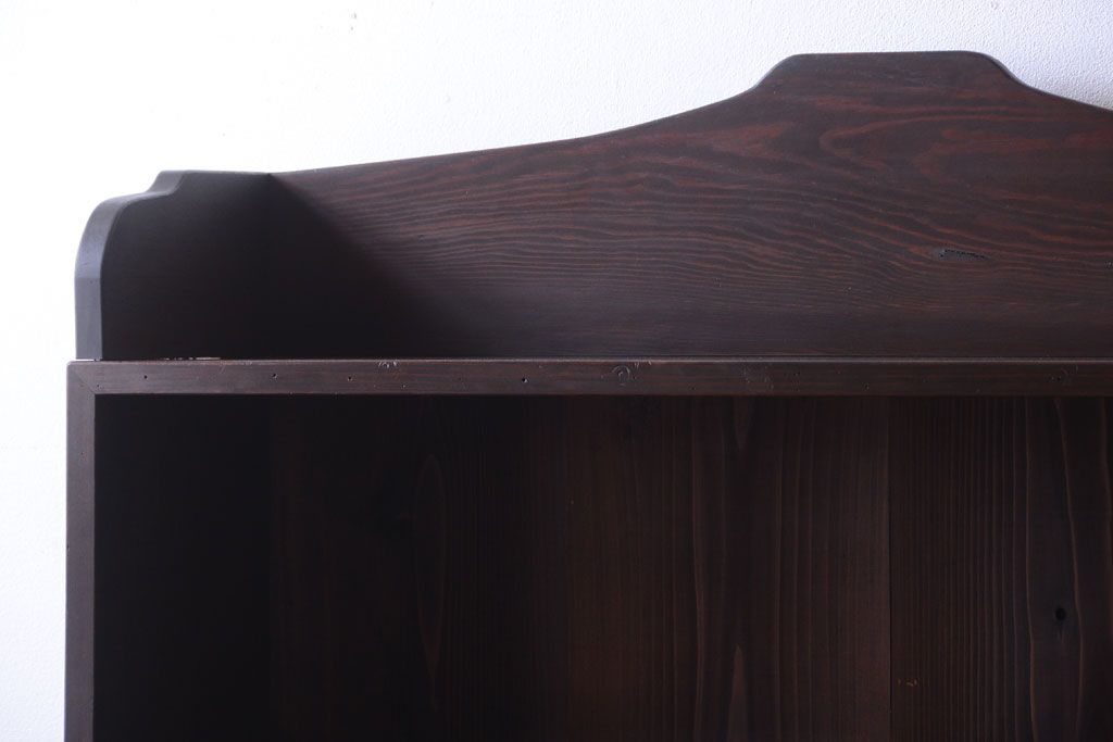 アンティーク家具　和製アンティーク　古い木製の大ぶりな本棚(飾り棚)