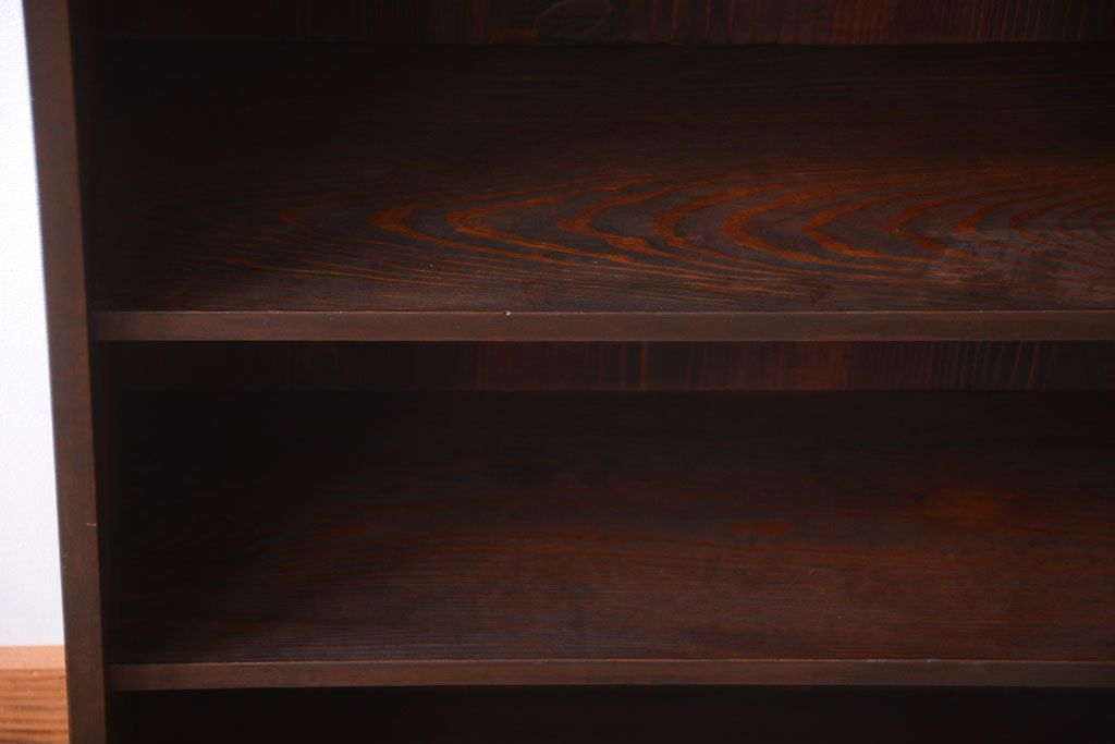 アンティーク家具　和製アンティーク　古い木製の大ぶりな本棚(飾り棚)