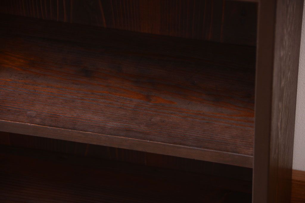 アンティーク家具　和製アンティーク　古い木製の大ぶりな本棚(飾り棚)