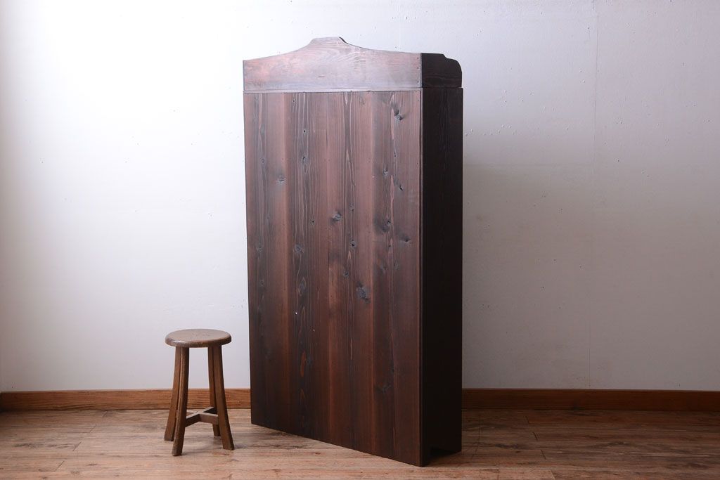 アンティーク家具　和製アンティーク　古い木製の大ぶりな本棚(飾り棚)