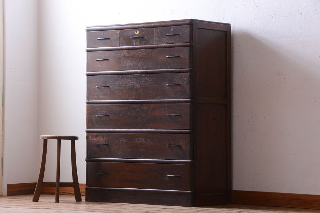 アンティーク家具　アンティーク　古い木のシンプルで上品なチェスト