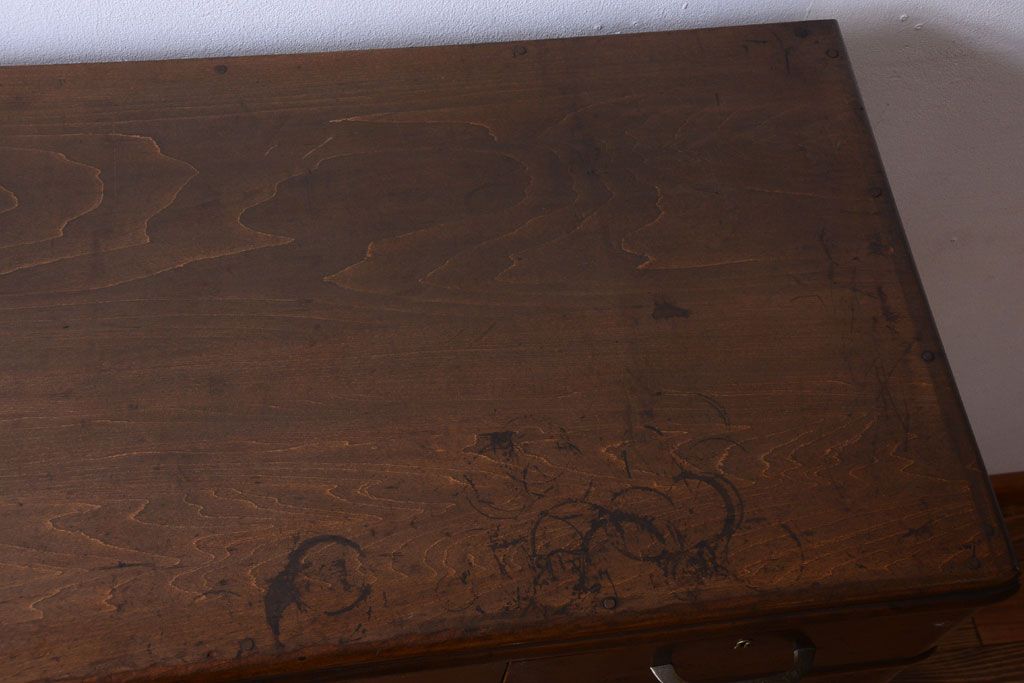 アンティーク家具　アンティーク　古い木のシンプルで上品なチェスト