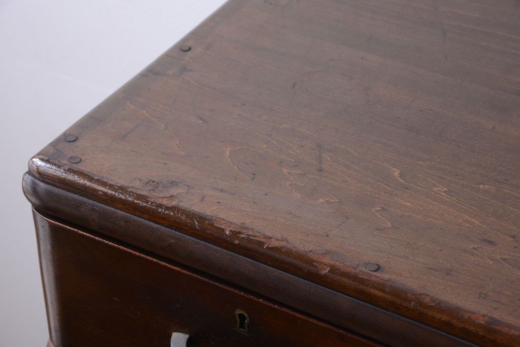 アンティーク家具　アンティーク　古い木のシンプルで上品なチェスト