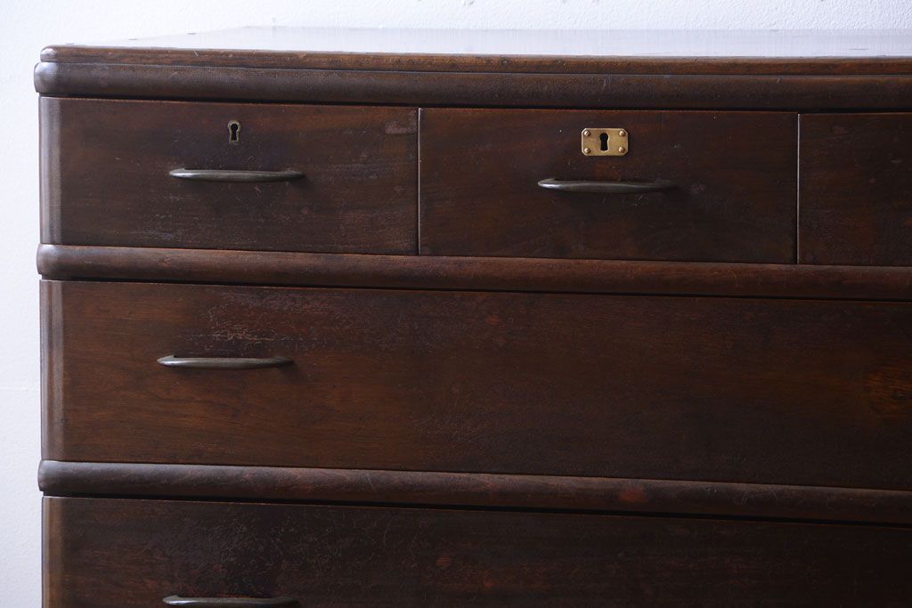 アンティーク家具　アンティーク　古い木のシンプルで上品なチェスト