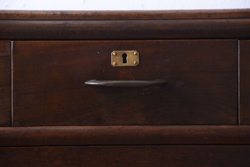 アンティーク家具　アンティーク　古い木のシンプルで上品なチェスト