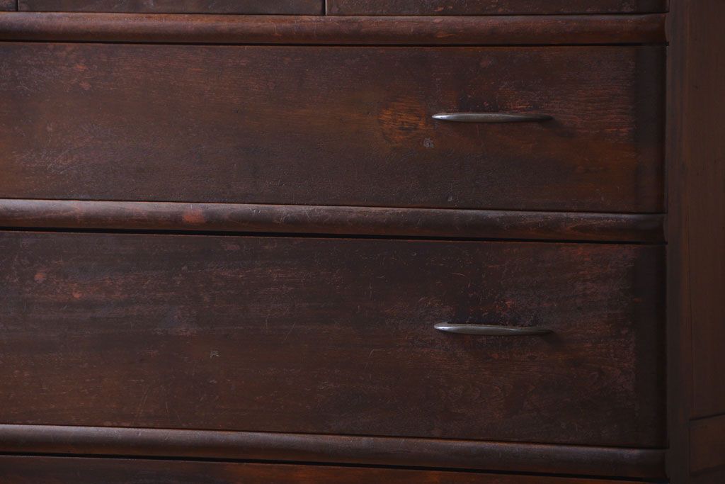 アンティーク家具　アンティーク　古い木のシンプルで上品なチェスト