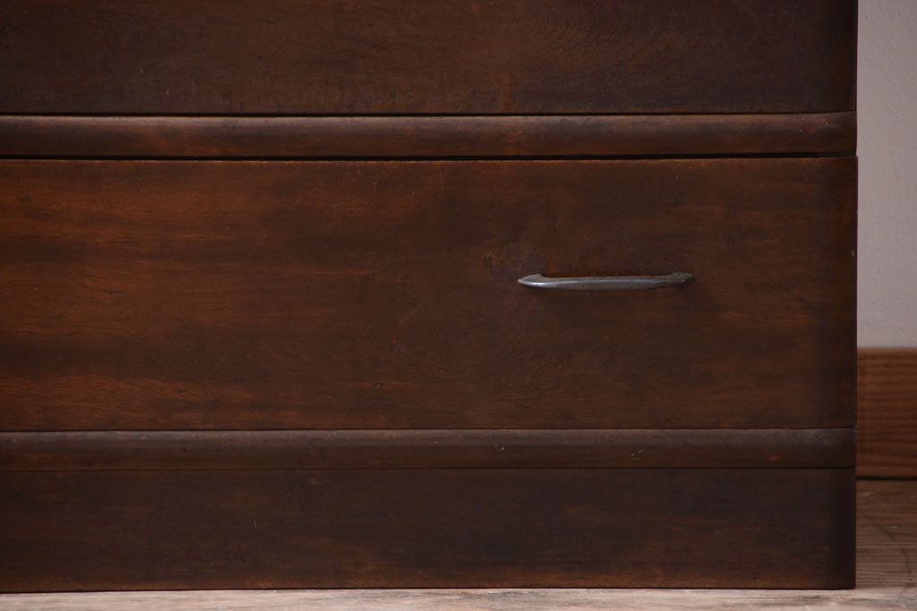 アンティーク家具　アンティーク　古い木のシンプルで上品なチェスト