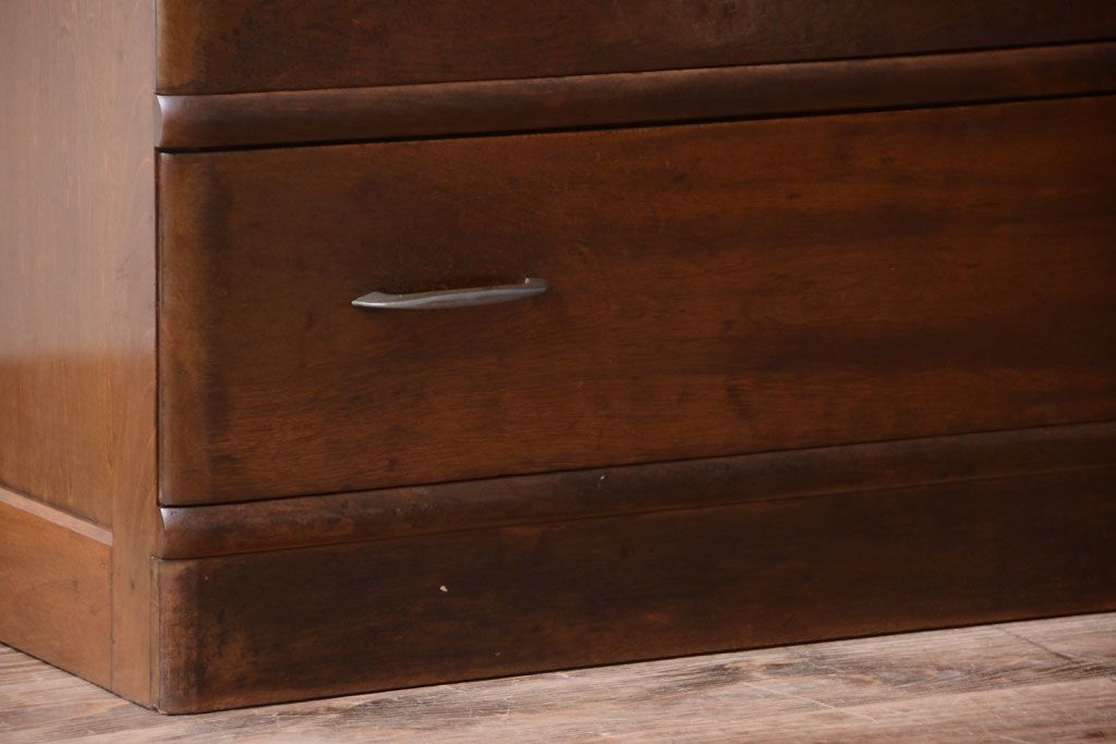 アンティーク家具　アンティーク　古い木のシンプルで上品なチェスト