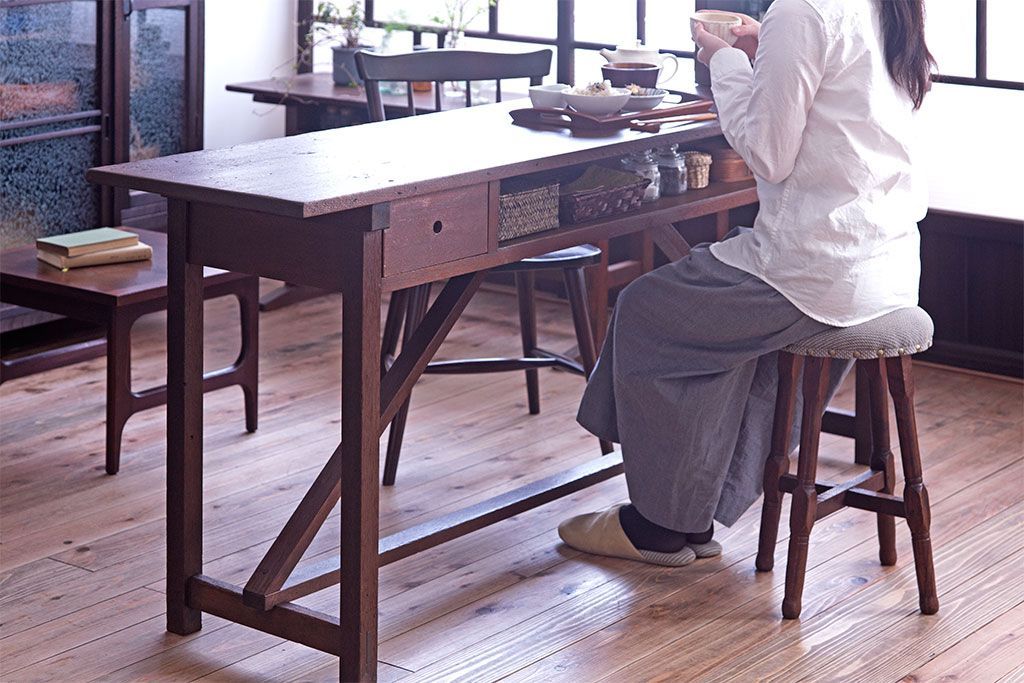 アンティーク家具　和製アンティーク　古い木の上品なクッション座面スツール