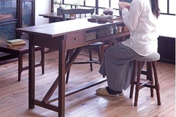 アンティーク家具　和製アンティーク　古い木の上品なクッション座面スツール