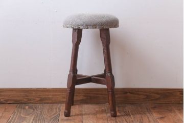 アンティーク家具　和製アンティーク　古い木の上品なクッション座面スツール