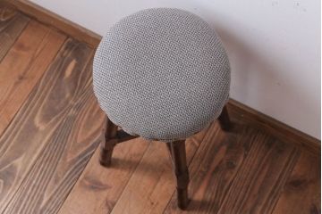 アンティーク家具　和製アンティーク　古い木の上品なクッション座面スツール