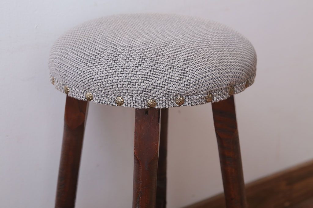 アンティーク家具　和製アンティーク　古い木の上品なクッション座面スツール