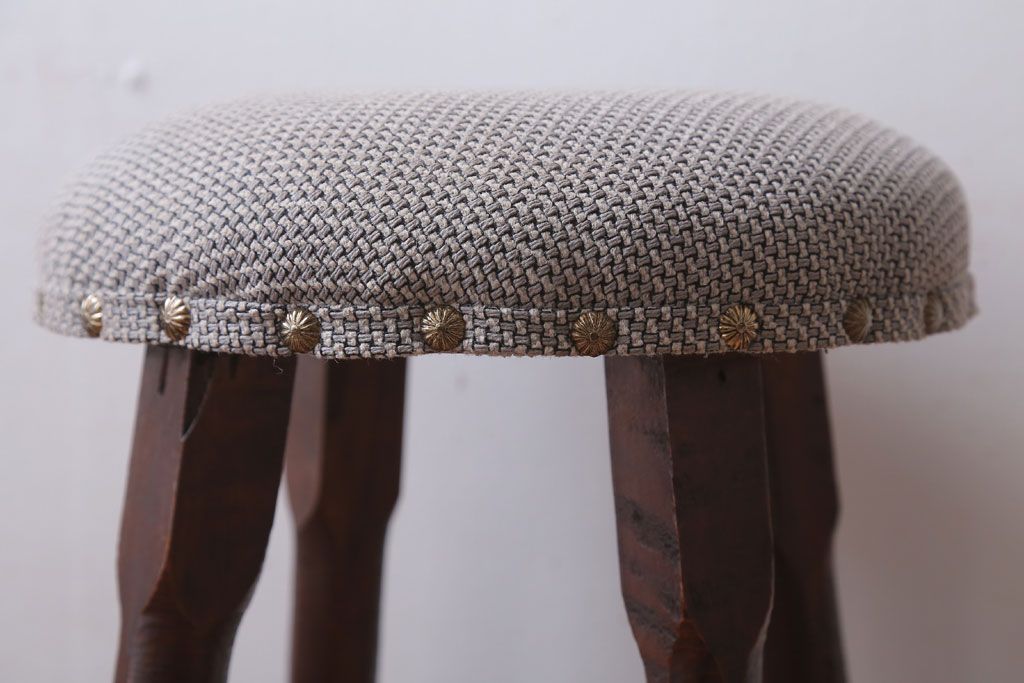 アンティーク家具　和製アンティーク　古い木の上品なクッション座面スツール