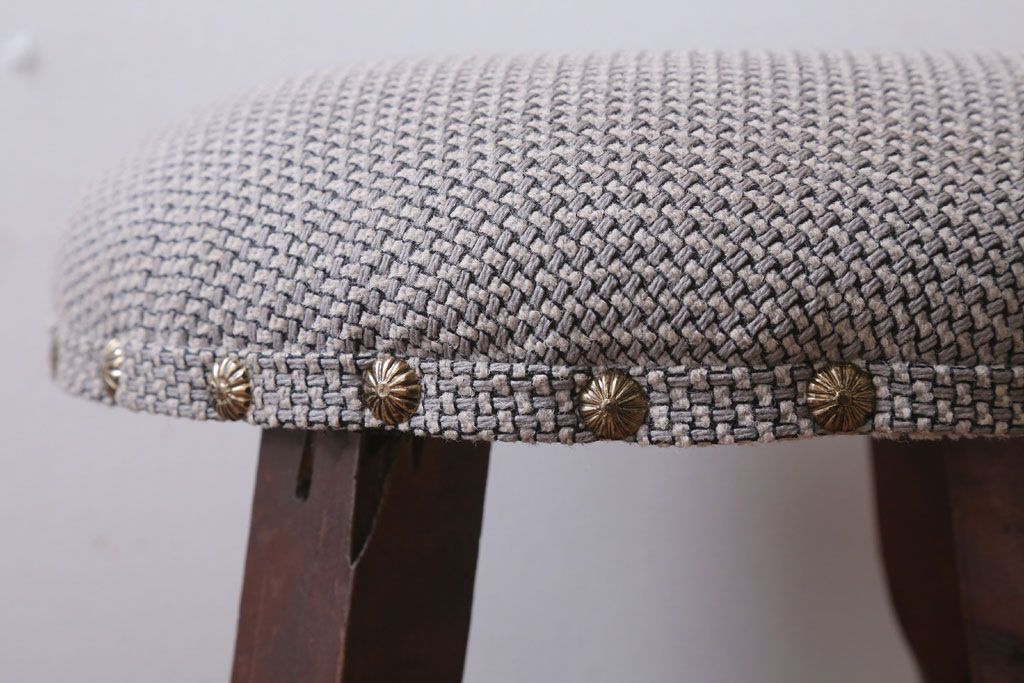 アンティーク家具　和製アンティーク　古い木の上品なクッション座面スツール