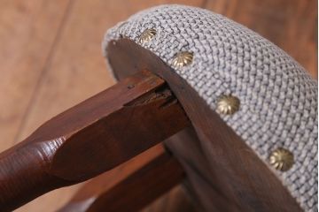 アンティーク家具　和製アンティーク　古い木の上品なクッション座面スツール