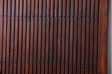 古民具・骨董　総欅材!大きな金具付きの富山蔵戸(玄関戸)