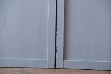アンティーク　すりガラス入り!淡い水色ペイントのガラス引き戸2枚セット
