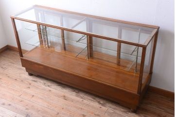 アンティーク家具　和製アンティーク　丸脚付き!古いナラ材の大きなガラスケース(ショーケース)