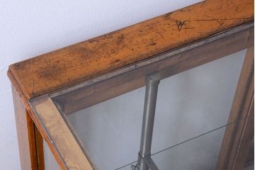 アンティーク家具　和製アンティーク　丸脚付き!古いナラ材の大きなガラスケース(ショーケース)