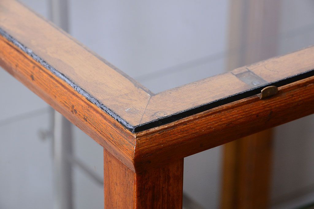 アンティーク家具　和製アンティーク　丸脚付き!古いナラ材の大きなガラスケース(ショーケース)