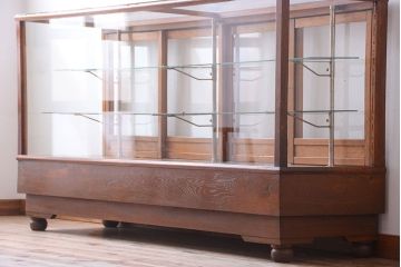 アンティーク家具　和製アンティーク　丸脚付き!古いナラ材の大きなガラスケース(ショーケース)