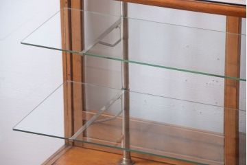 アンティーク家具　和製アンティーク　丸脚付き!古いナラ材の大きなガラスケース(ショーケース)