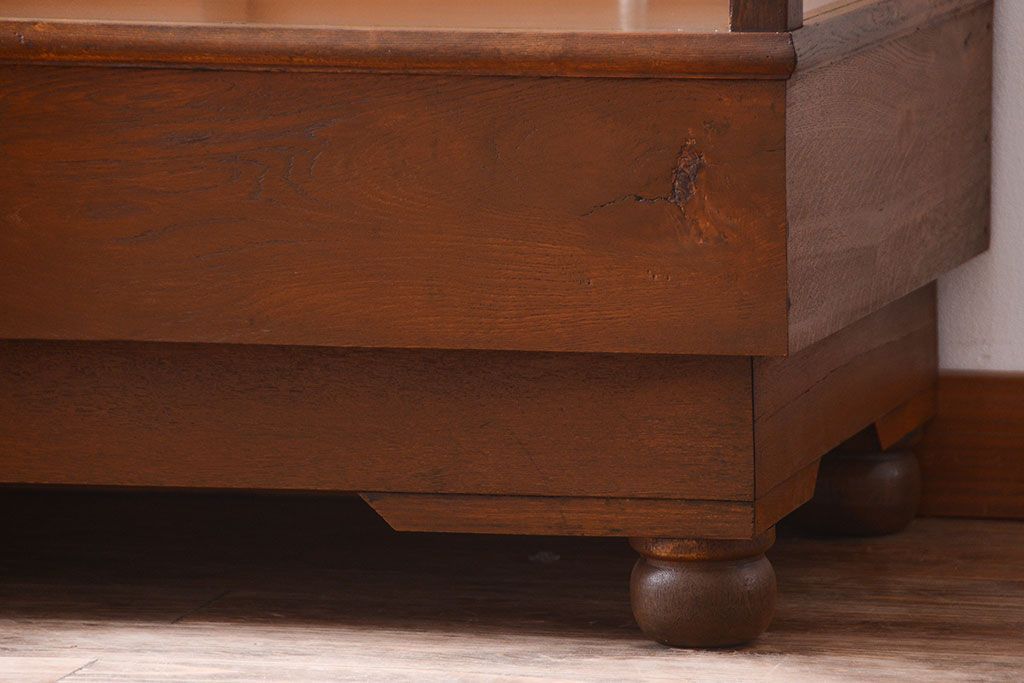 アンティーク家具　和製アンティーク　丸脚付き!古いナラ材の大きなガラスケース(ショーケース)