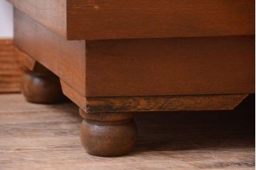 アンティーク家具　和製アンティーク　丸脚付き!古いナラ材の大きなガラスケース(ショーケース)